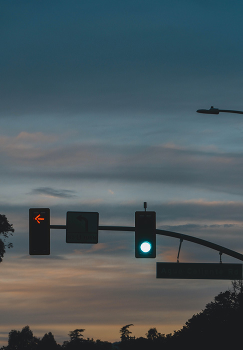 Photo of stop light by Ian Anderson Unsplash